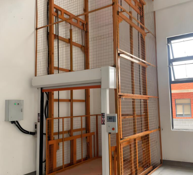 桑日升降货梯是特种设备码